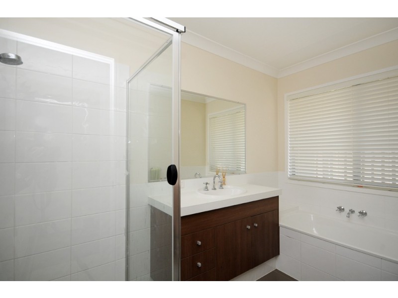 12 Worchester Terrace, Reedy Creek QLD 4227