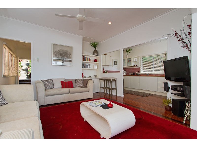 9 East Street, Burleigh Heads QLD 4220