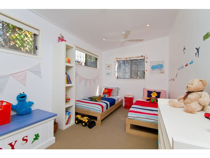 9 East Street, Burleigh Heads QLD 4220