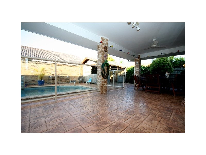 6 Treetop Court, Burleigh Waters QLD 4220