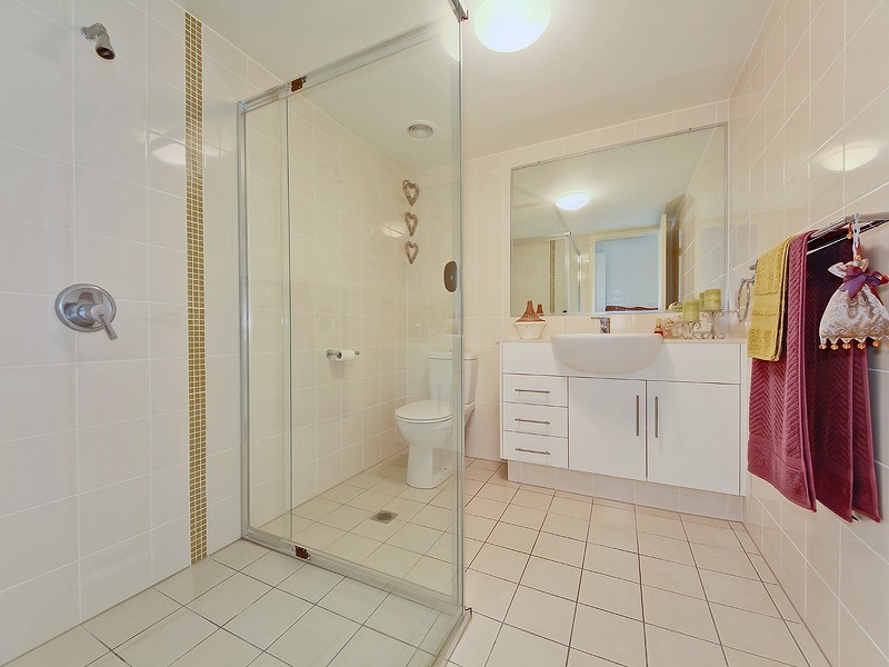 21/1 Riverwalk Avenue, Robina QLD 4226