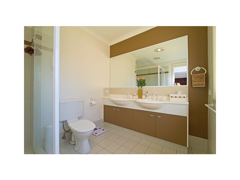 12 Lakes Circuit, Burleigh Waters QLD 4220