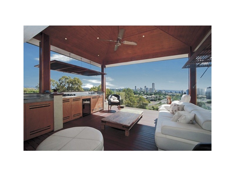 1/8 East Street, Burleigh Heads QLD 4220