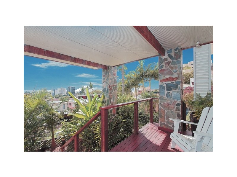 1/8 East Street, Burleigh Heads QLD 4220