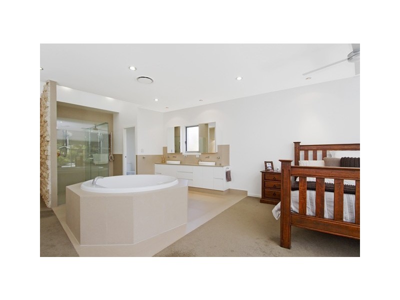 1 Dungogie Drive, Tallebudgera QLD 4228