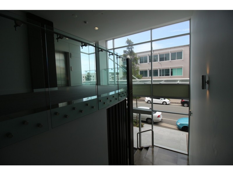 Suite E 302/21 Lake Street, Varsity Lakes QLD 4227