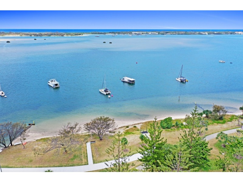 238 Marine Parade, Labrador QLD 4215