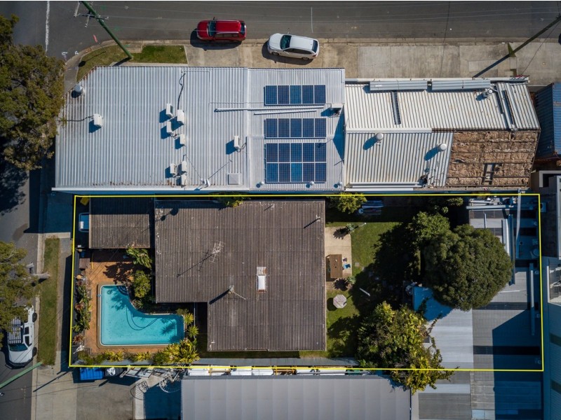 39 Paradise Avenue, Miami QLD 4220