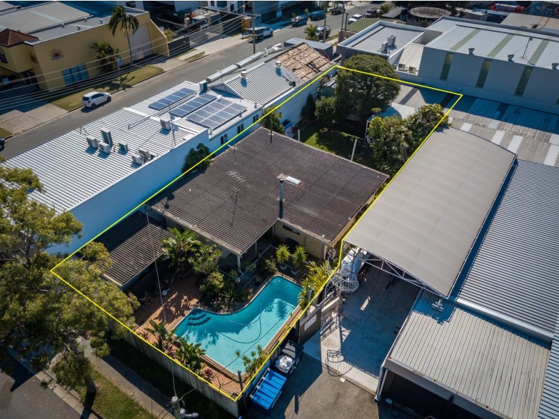 39 Paradise Avenue, Miami QLD 4220