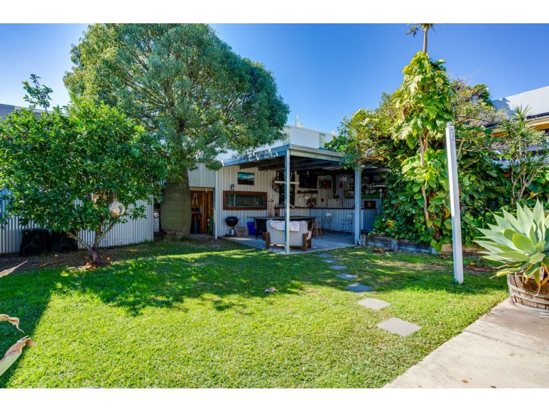 39 Paradise Avenue, Miami QLD 4220