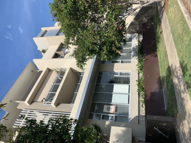 411/21 Sunshine Parade, Miami QLD 4220