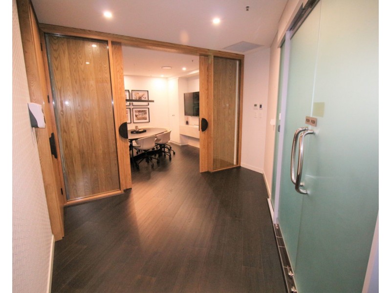 24/2 Waterfront Place, Robina QLD 4226