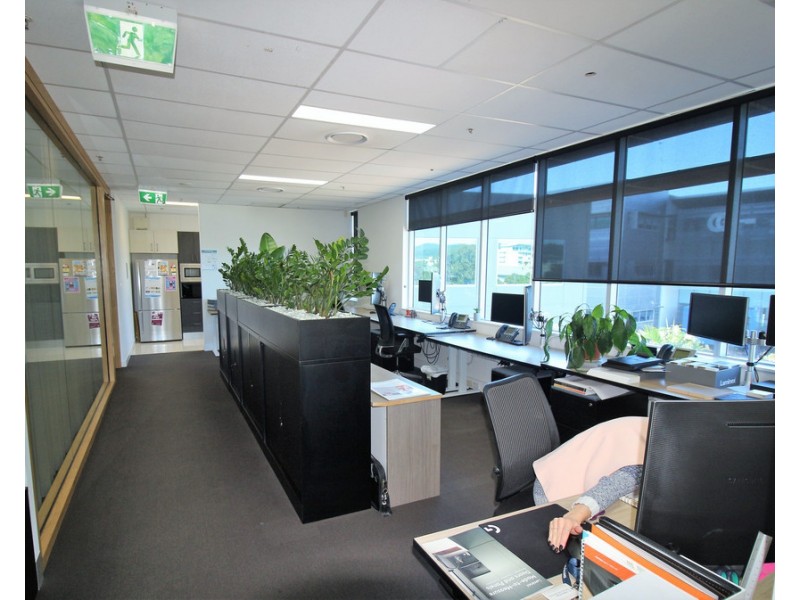 24/2 Waterfront Place, Robina QLD 4226