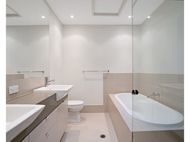 6 Watts Drive, Varsity Lakes QLD 4227