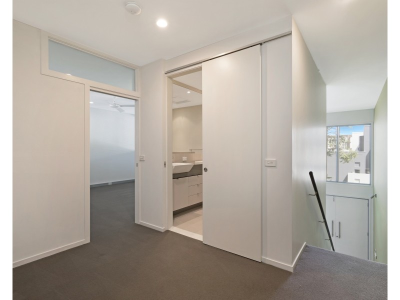 6 Watts Drive, Varsity Lakes QLD 4227