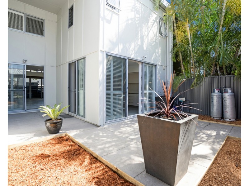 6 Watts Drive, Varsity Lakes QLD 4227