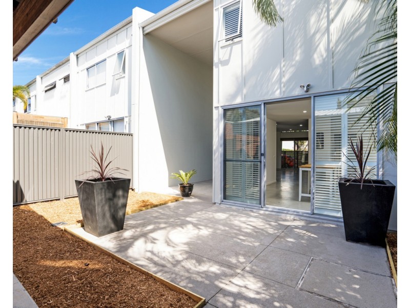 6 Watts Drive, Varsity Lakes QLD 4227