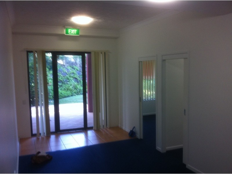 2/492 Christine Avenue, Robina QLD 4226