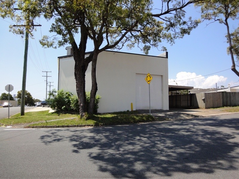 43 Paradise Avenue, Miami QLD 4220