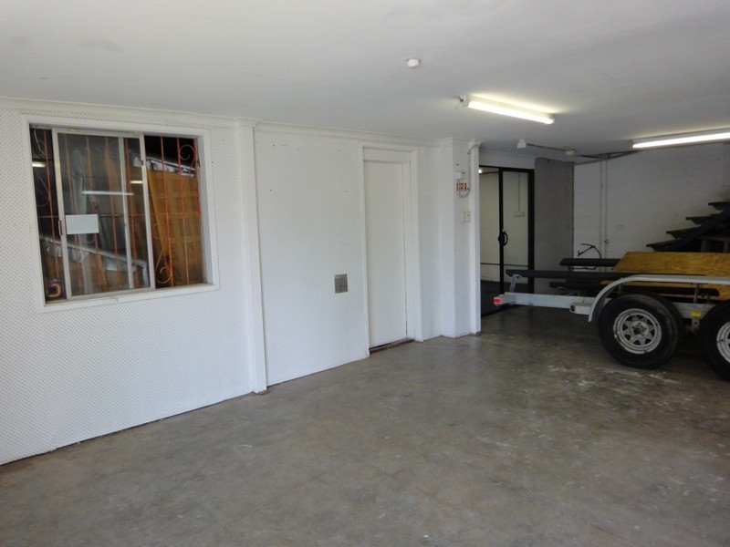 43 Paradise Avenue, Miami QLD 4220