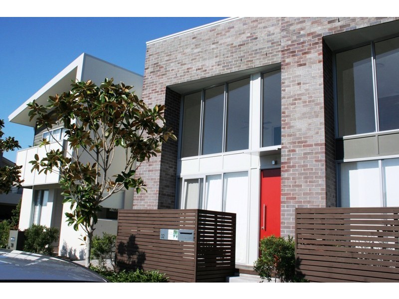 32 Lakefront Crescent, Varsity Lakes QLD 4227