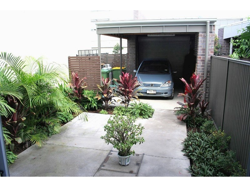 32 Lakefront Crescent, Varsity Lakes QLD 4227