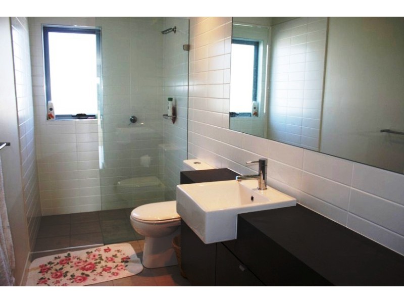 32 Lakefront Crescent, Varsity Lakes QLD 4227