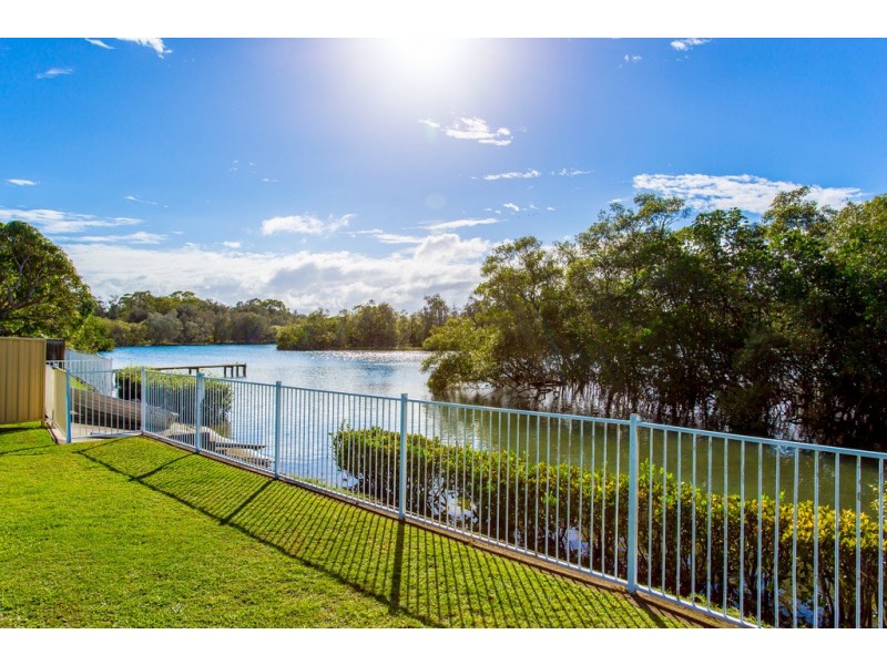 32 Tallebudgera Creek Road, Burleigh Heads QLD 4220