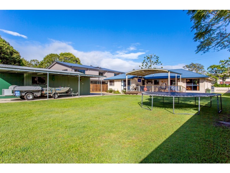 32 Tallebudgera Creek Road, Burleigh Heads QLD 4220