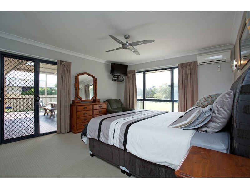 32 Tallebudgera Creek Road, Burleigh Heads QLD 4220