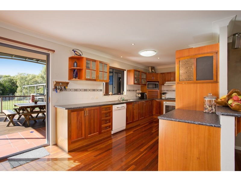 32 Tallebudgera Creek Road, Burleigh Heads QLD 4220