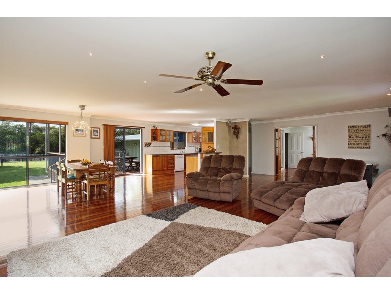 32 Tallebudgera Creek Road, Burleigh Heads QLD 4220