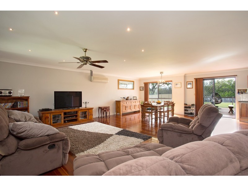 32 Tallebudgera Creek Road, Burleigh Heads QLD 4220
