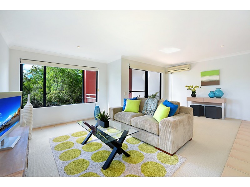 1/492 Christine Avenue, Robina QLD 4226