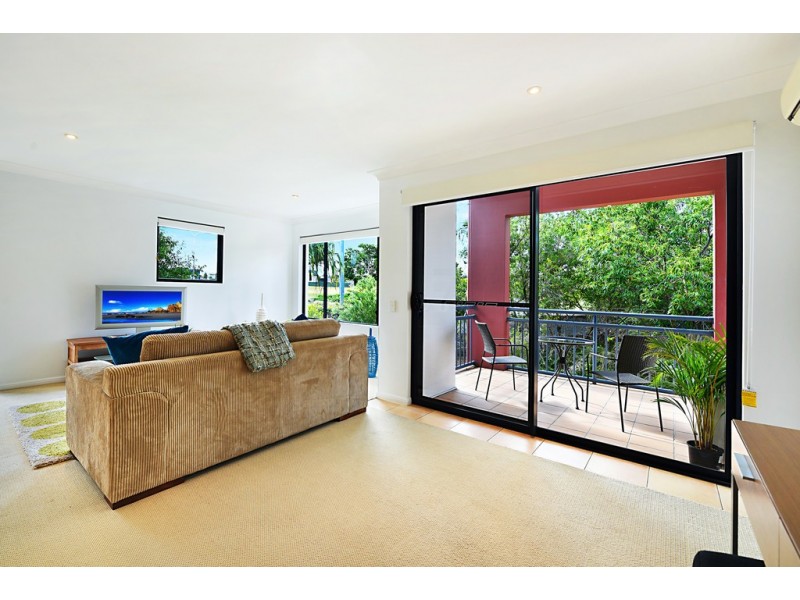 1/492 Christine Avenue, Robina QLD 4226