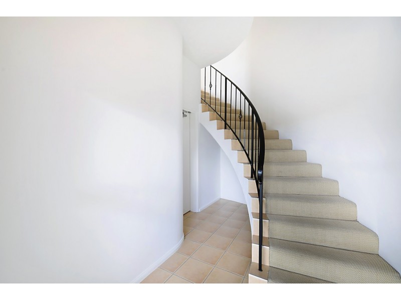 1/492 Christine Avenue, Robina QLD 4226