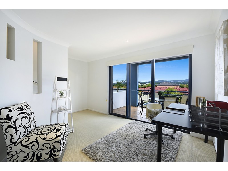 1/492 Christine Avenue, Robina QLD 4226