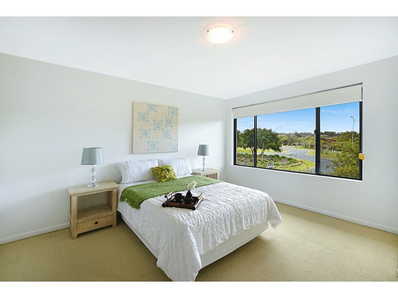 1/492 Christine Avenue, Robina QLD 4226