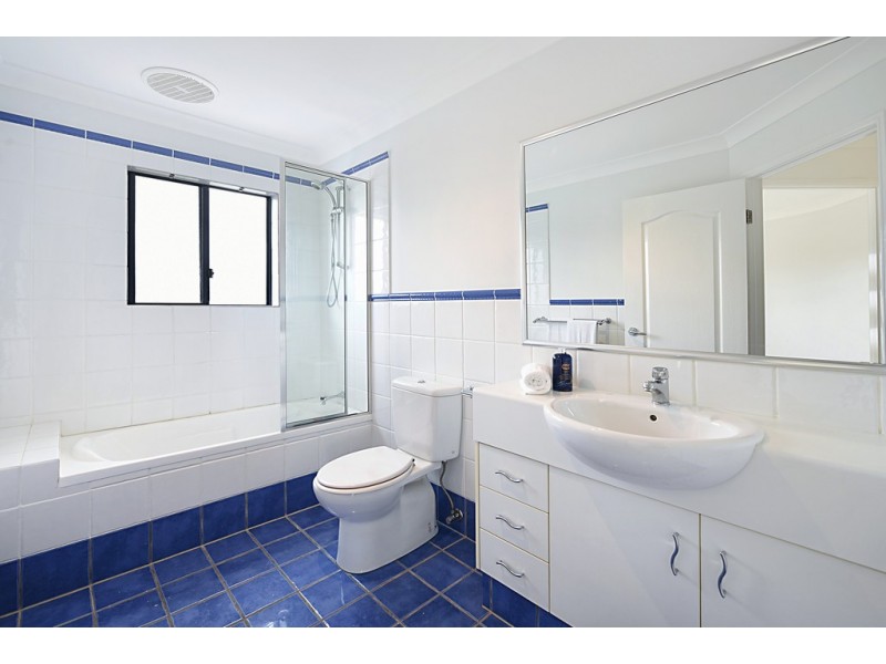 1/492 Christine Avenue, Robina QLD 4226