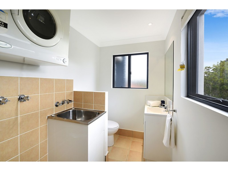 1/492 Christine Avenue, Robina QLD 4226