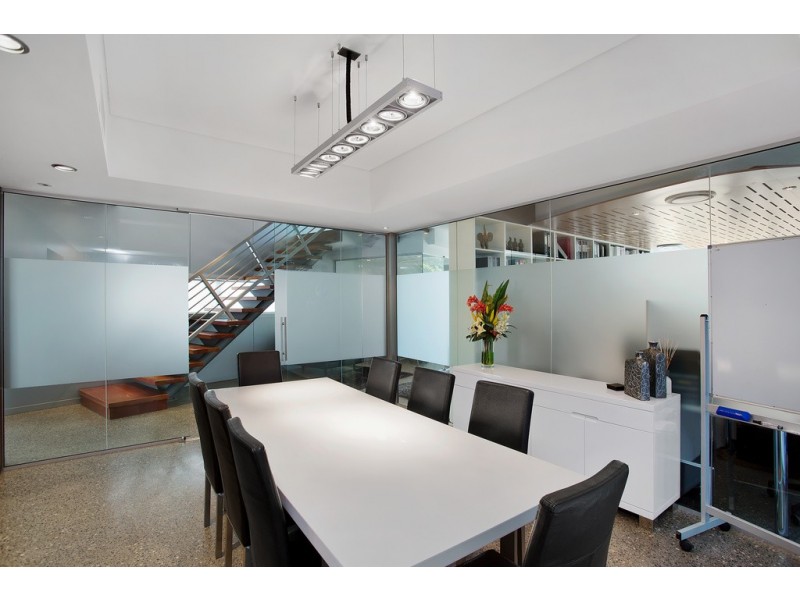 16 Ashmore Road, Bundall QLD 4217