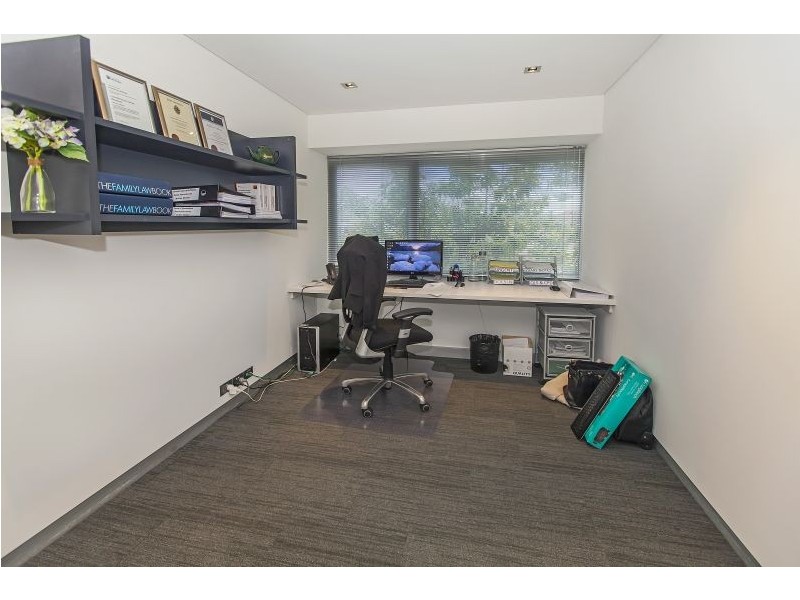 16 Ashmore Road, Bundall QLD 4217