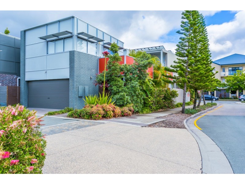 153 Varsity Parade, Varsity Lakes QLD 4227