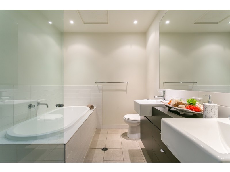 153 Varsity Parade, Varsity Lakes QLD 4227