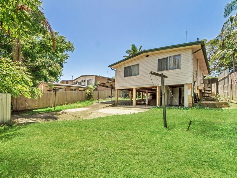 27 Caroline Avenue, Southport QLD 4215