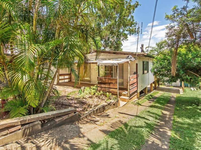 27 Caroline Avenue, Southport QLD 4215