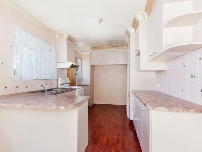 27 Caroline Avenue, Southport QLD 4215