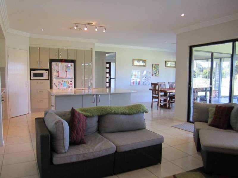 6 Stratford Park Drive, Pomona QLD 4568