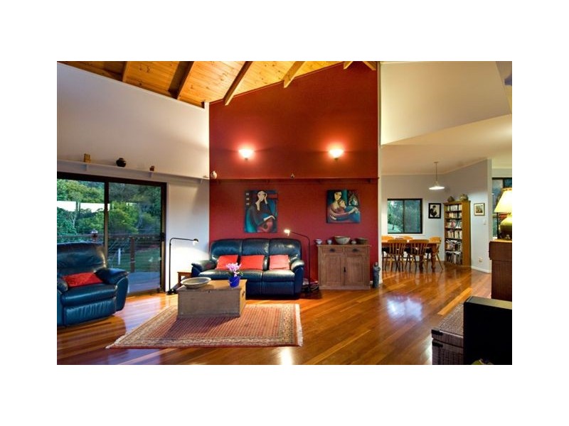 102 Coles Creek Road, Cooran QLD 4569