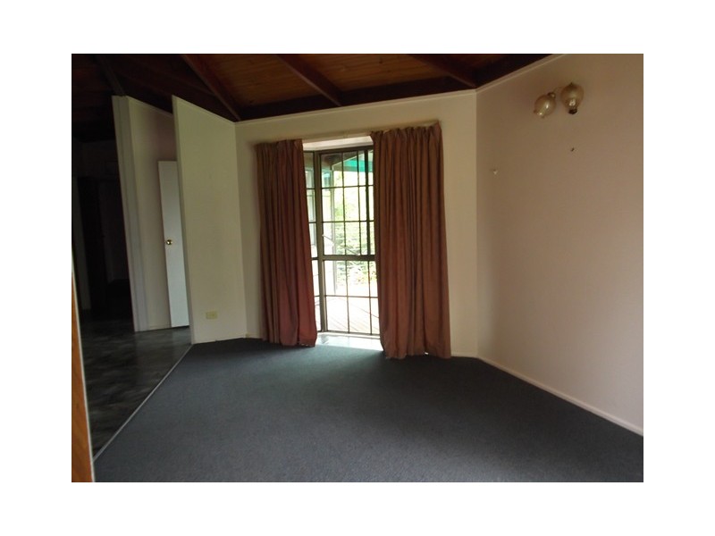 15 Monarch St, Carters Ridge QLD 4563